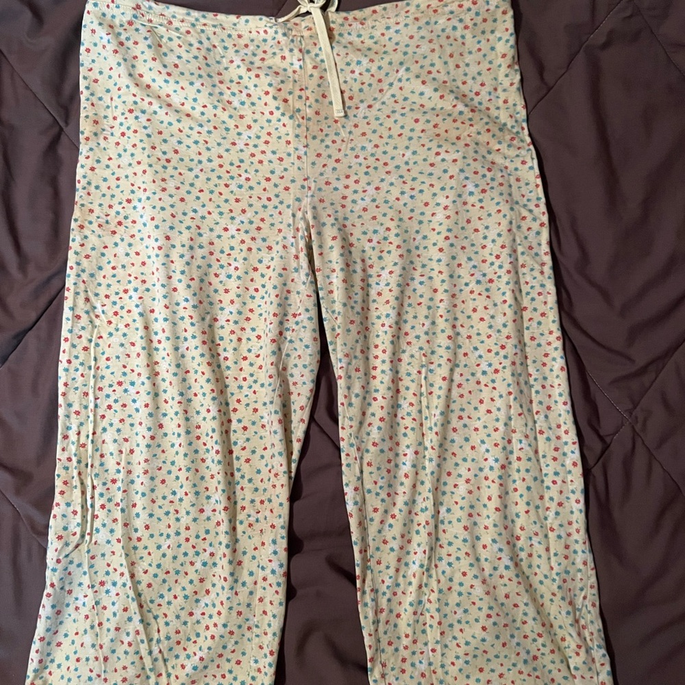 LASTCHANCE-Esprit yellow floral Capri pajama pants.Says sz medium. also fits L
